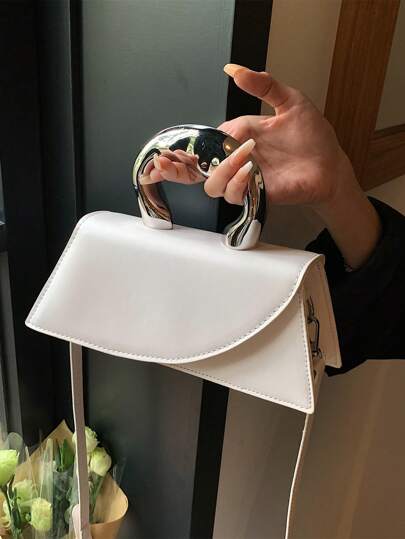 Bolso baguette con solapa mediana Mango de metal Bolso satchel con diseño de nicho elegante y moderno, Monedero con solapa con asa superior, Monedero de PU para mujer novedoso