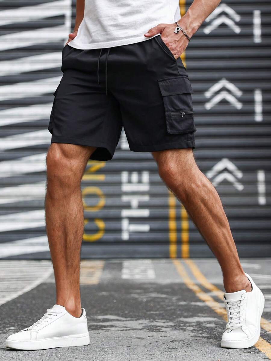 Manfinity LEGND 男裝翻蓋口口袋抽繩腰部貨物短褲 - 黑色 - 查看 1
