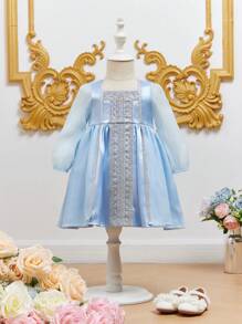 SHEIN 嬰兒織帶拼接方領燈籠袖洋裝 - 淺藍色 - 查看 1