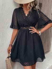 SHEIN LUNE 水溶蕾絲拼接荷葉袖洋裝