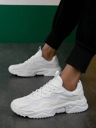 Minimalistiska herrsneakers med snörning framtill, sportiga outdoor-sneakers i grovt tyg, mångsidiga vita skor för män, för aktiva jeansoutfits