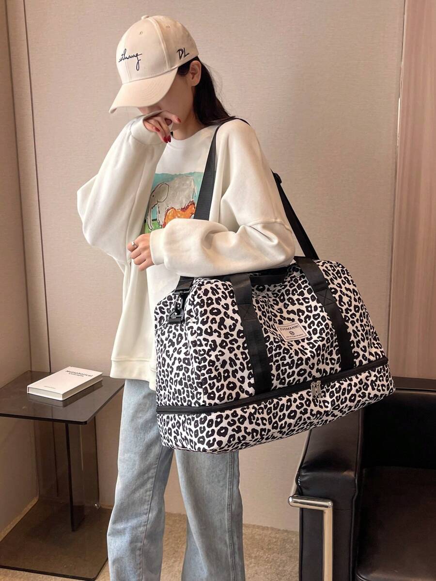 Túi du lịch đa năng sức chứa lớn mới dành cho người đi làm có họa tiết bò, ngựa vằn, chữ và báo, dành cho cả nam và nữ, phù hợp cho học sinh, túi thường ngày thời trang cho các cặp đôi, quà tặng ngày lễ tình nhân, chất liệu chống thấm nước, ba lô du lịch mùa hè, túi xách xách tay, túi qua đêm, túi hành lý, ngăn đựng đồ ướt và khô, có ngăn đựng giày, dễ gấp, có thể mở rộng, đa chức năng, khóa kéo, phù hợp cho công tác, kỳ nghỉ, du lịch ba lô, trở lại trường cho vali túi tập thể dục túi vải thô túi cuối tuần túi vải thô đựng hành lý túi xách tay túi đi học đại học túi hành lý túi cuối tuần túi bệnh viện ngày lễ mùa đông