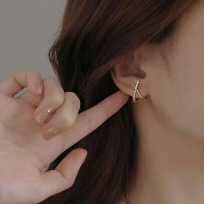 Hoa tai xoắn trang trí bằng đá rhinestone