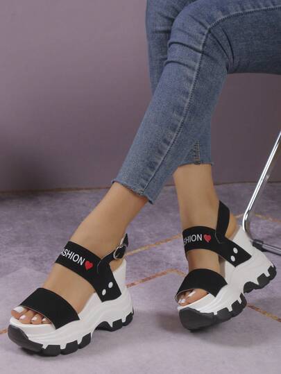 صنادل بجرافيك القلب وعبارة مفتوح الوراء رياضي رياضي خارجي نساء