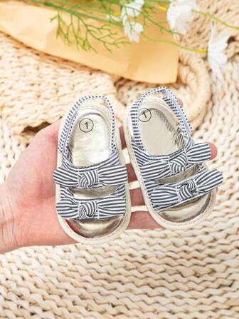 女孩蝴蝶結裝飾條紋圖案織物露跟涼鞋適合夏天