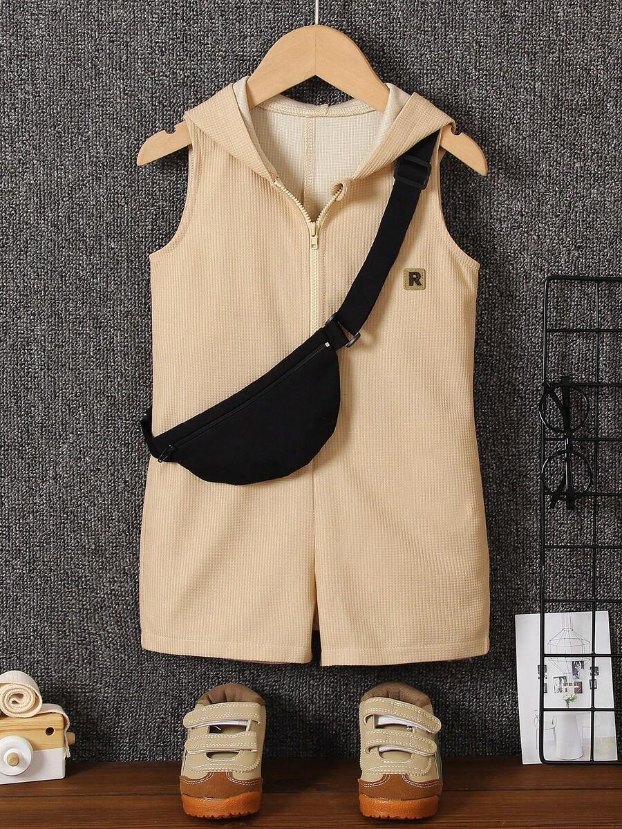 SHEIN 小男童字母貼布連帽連身短褲和配件包