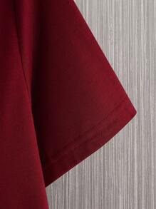 Manfinity Homme Hombres Camiseta ribete en contraste bajo curvo sin collar - Burdeos - Ver 3