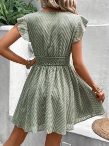 SHEIN Frenchy 素色V領蝴蝶袖連衣裙 - 綠色 - 查看 2