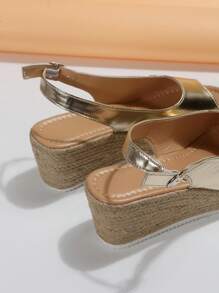 女性金屬質感草編鞋底坡跟度假戶外露跟涼鞋