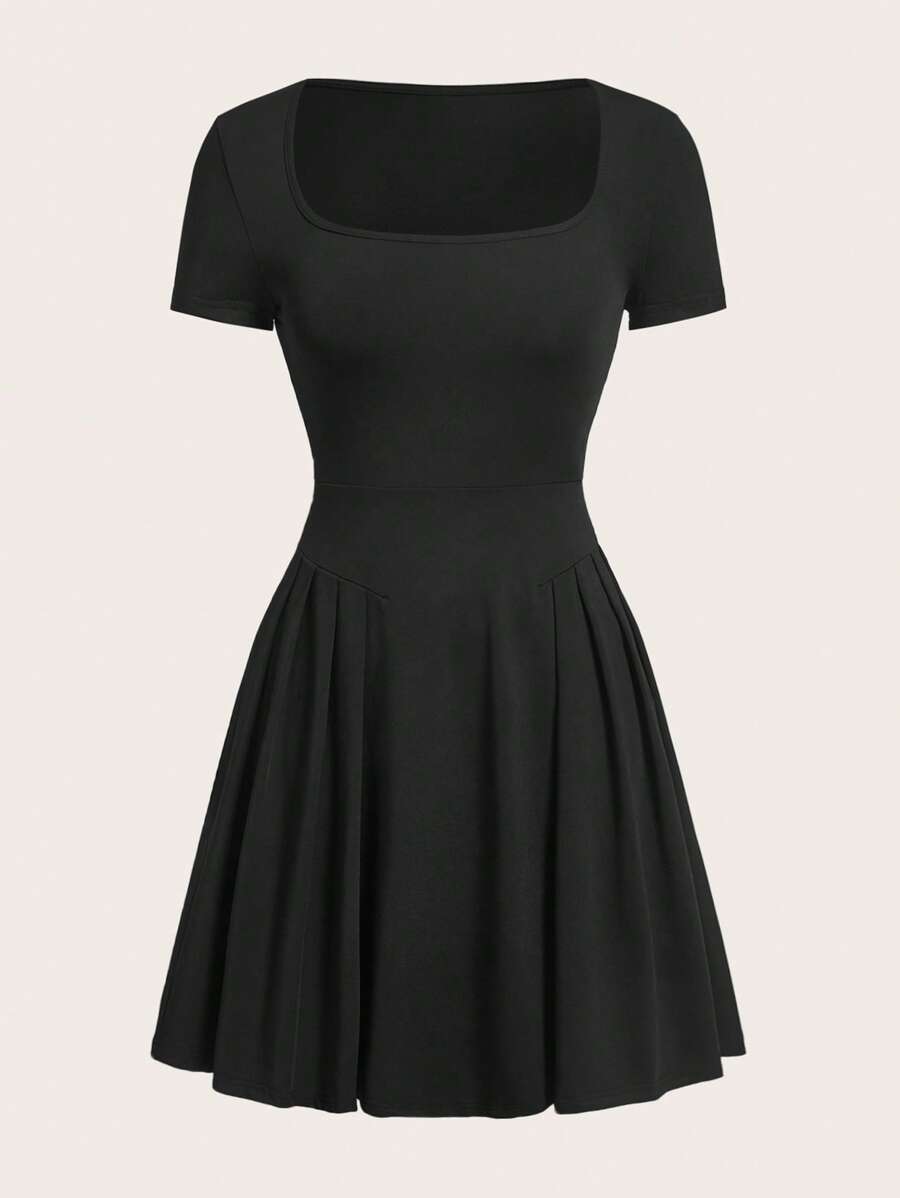 Muchica 素色大圓領褶皺細節洋裝 - 黑色 - 查看 1