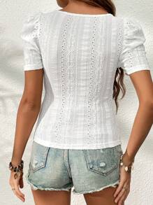 SHEIN Privé Camiseta con bordado con ojal de cuello cuadrado de manga farol