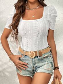 SHEIN Privé Camiseta con bordado con ojal de cuello cuadrado de manga farol