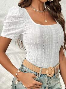 SHEIN Privé Camiseta con bordado con ojal de cuello cuadrado de manga farol