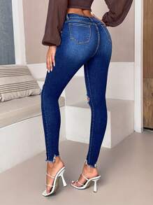 SHEIN Essnce Jeans ajustados con botón desgarro bajo crudo - Azul lavado oscuro - Ver 3