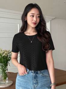 DAZY Camiseta de cuello redondo sólido con bordado de ojales, estilo preppy