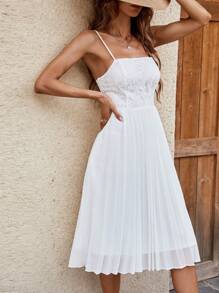 SHEIN Frenchy 蕾絲拼接百褶下擺吊帶洋裝 - 白色 - 查看 2