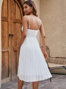 SHEIN Frenchy 蕾絲拼接百褶下擺吊帶洋裝 - 白色 - 查看 4