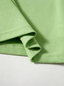 SHEIN Qutie Camiseta crop con bordado de dinosaurio - Verde Lima - Ver 6