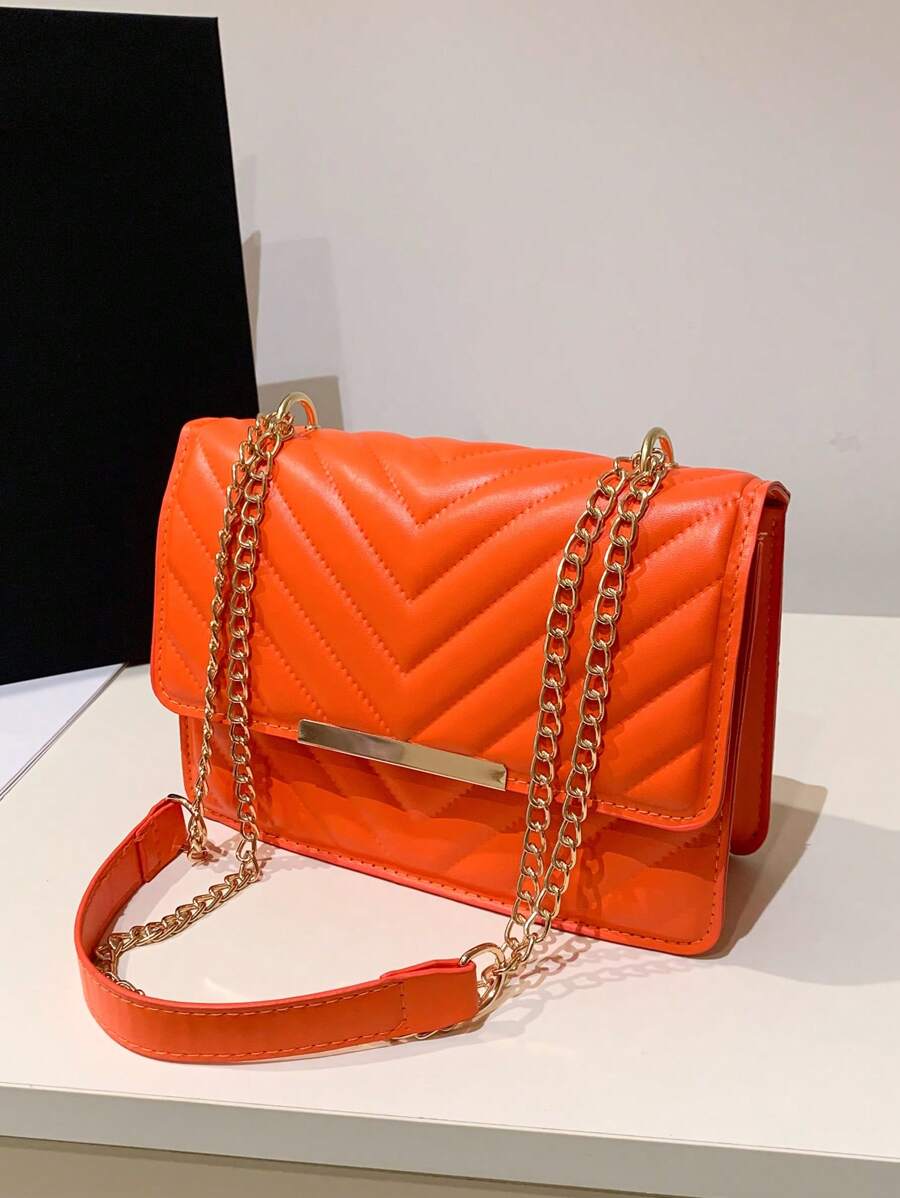 Bolsa cuadrada con patrón de cheurón naranja con diseño metal con solapa - Naranja - Ver 1