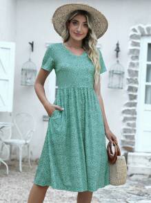 Allover Print Slant Pocket Dress - Green - View 1