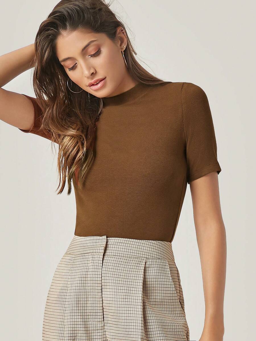 SHEIN BASICS Camiseta tejida de canalé unicolor de cuello alto - Marrón - Ver 1