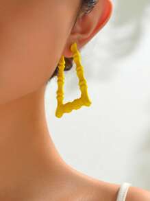 Bông tai hình học thiết kế - Màu vàng - Xem 3