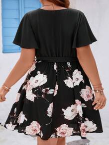 SHEIN LUNE 大碼波西米亞腰帶 交叉花卉印花連衣裙 - 彩色 - 查看 2