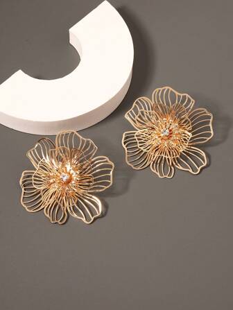 1對優雅金屬和水鑽裝飾鏤空花朵設計女士時尚耳釘