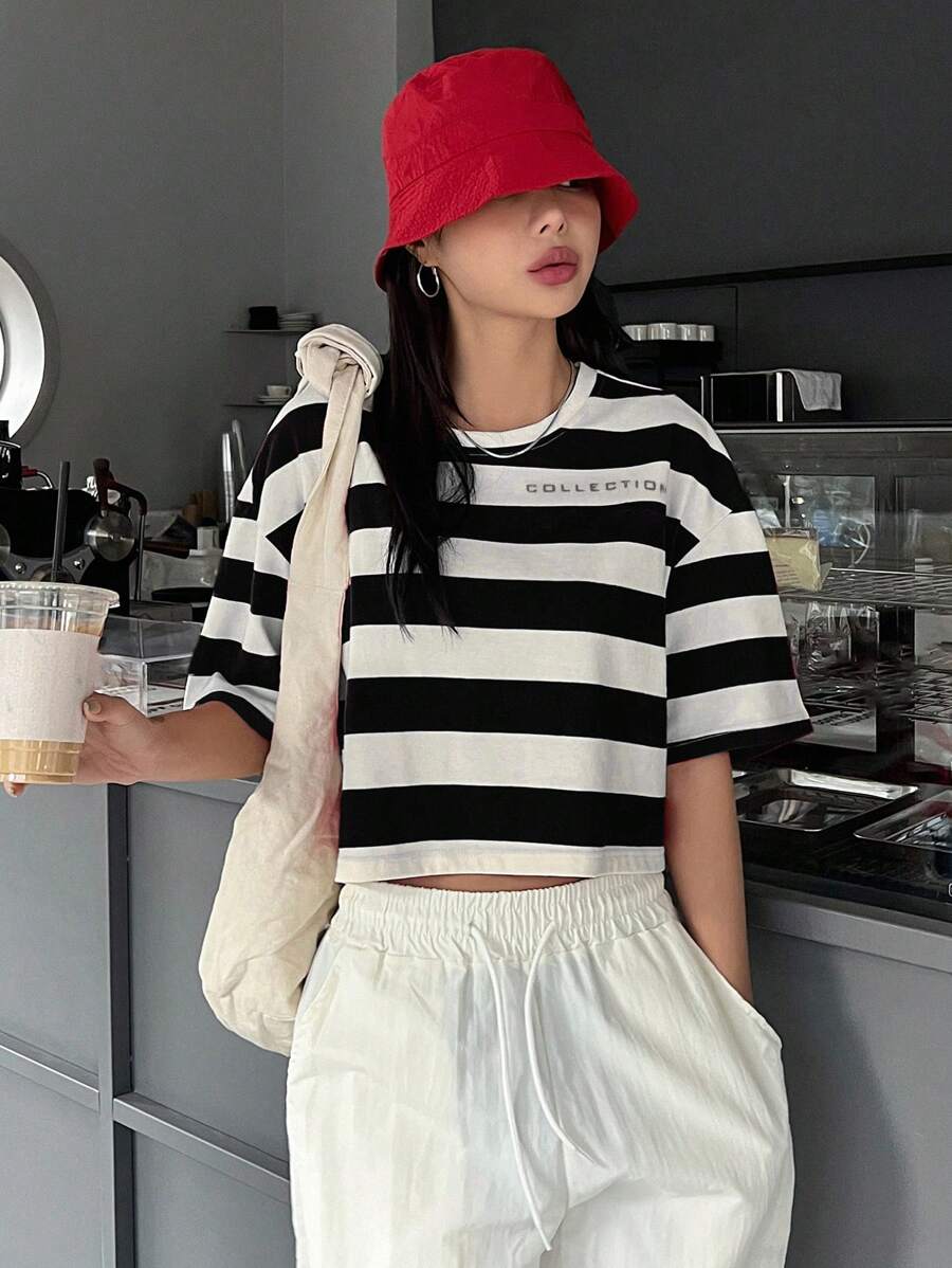 DAZY Áo thun nữ Đắp vá Lá thư Sọc Giải trí - Đen và trắng - Xem 1