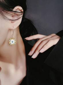 花朵细节圆形吊坠耳环 - 金黃色 - 查看 2