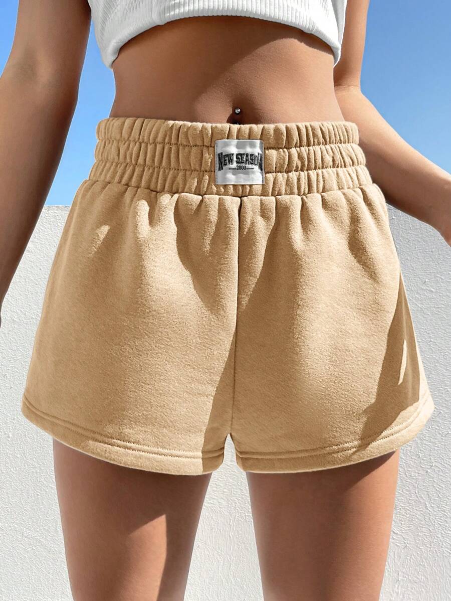 SHEIN EZwear 字母補丁細節彈性腰帶短褲 - 杏色 - 查看 1