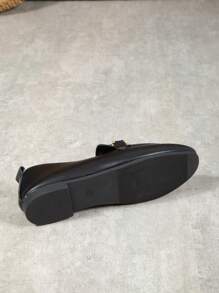 Women Black Heart Decor Slip-On Flat Loafers, Cool Round Toe Flat Shoes - Black - View 3