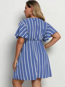 Calvaya Đầm Plus Size Trọn gói Sọc Giải trí - Màu xanh nhạt - Xem 2