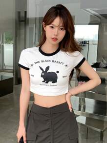 DAZY 兔子和標語圖案拼接邊短款T恤 - 白色 - 查看 7