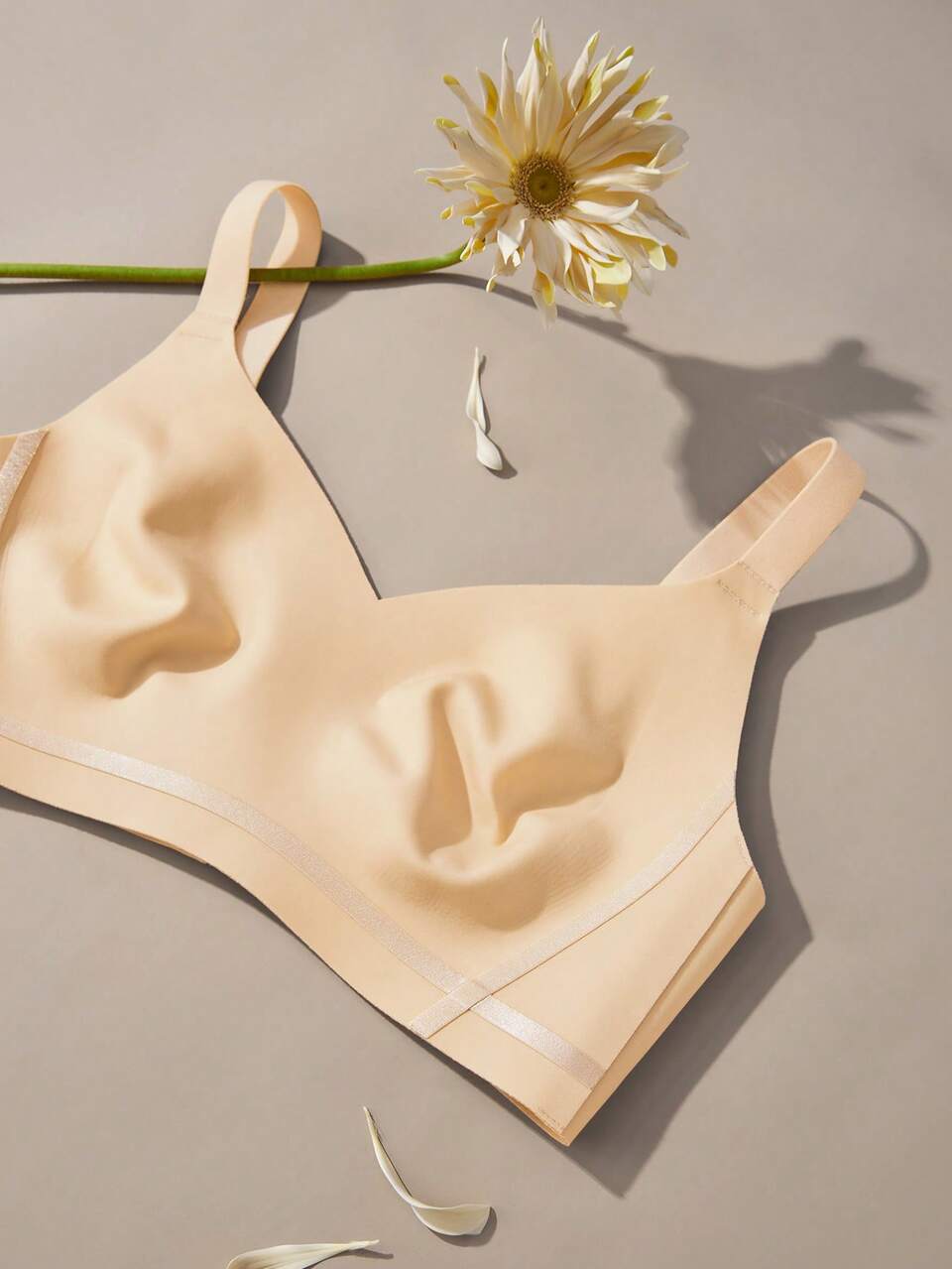 Dream Curve 2ndSkin Wireless Unlined Lounge Silicone No Show Bra