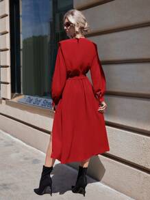 SHEIN Clasi Solid Split Thigh Belted Dress - Red - View 2