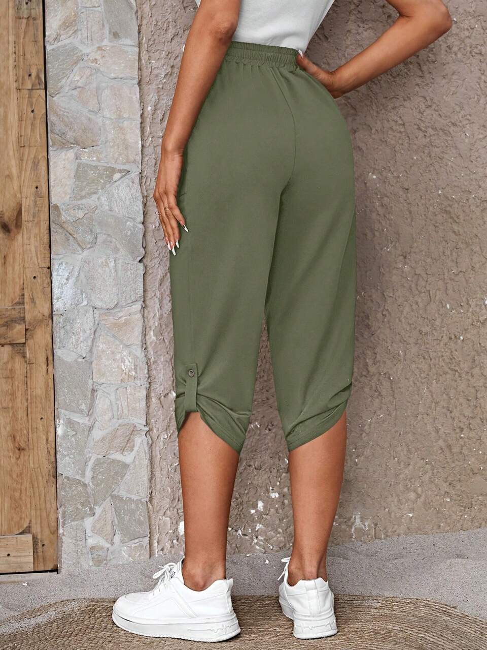 Solid Button Detail Capri Pants