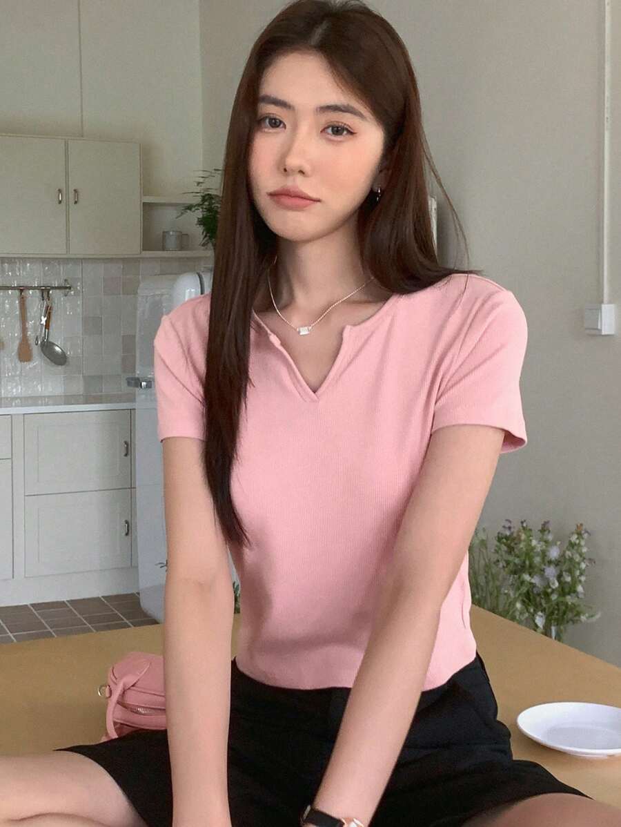 DAZY 素色缺口領T恤 - 粉色 - 查看 1