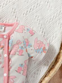 SHEIN 嬰兒卡通圖案撞色滾邊連身褲和配件帽和圍兜