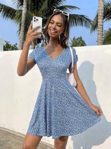 SHEIN EZwear Ditsy Floral Print V Neck Dress - Blue and White - View 2