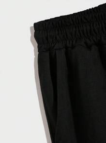 ROMWE MEN Street Life Guys Letter Graphic Drawstring Waist Shorts - Black - View 4