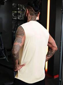 Manfinity Sport Corelite Camiseta deportiva para hombre con letras impresas en la parte superior y diseño de tanque para entrenamiento - Caqui - Ver 2