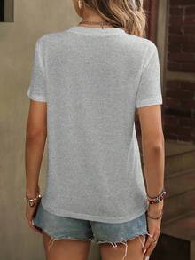 SHEIN LUNE 羽毛印花V領T恤 - 灰色 - 查看 2