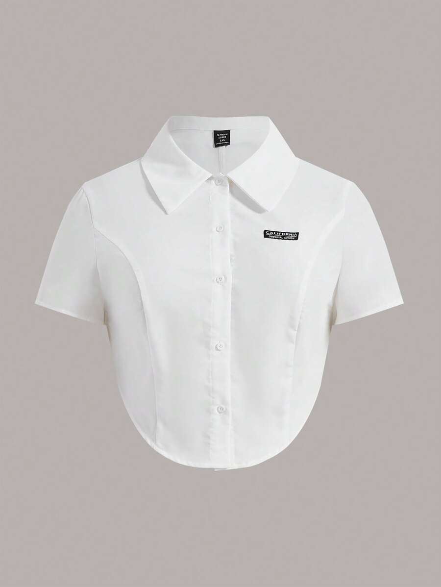 SHEIN EZwear 大碼字母補丁細節前紐扣短款襯衫 - 白色 - 查看 1