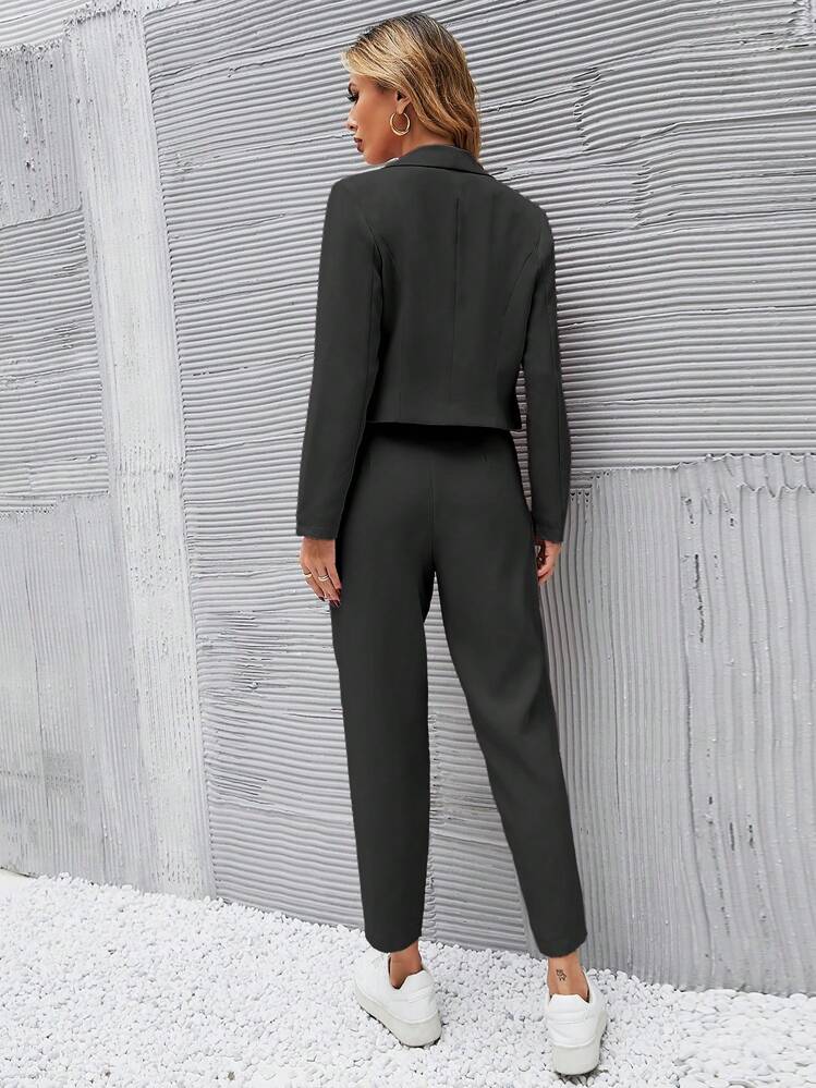 Chiquease Sólido Botão Único Crop Blazer E Bolso Inclinado Calças sob medida - Preto - Visão 2