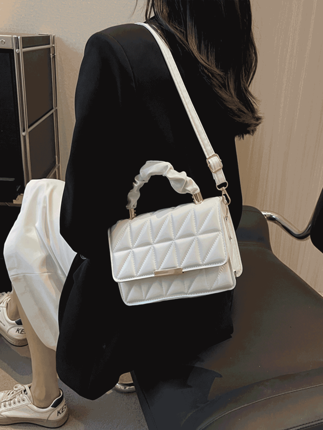 Moderna Bolsa Tote Plegable Para Mujeres Con Diseño De Costura Y Plisados En Color Sólido Con Patrón De Diamante, Usable Como Bolso De Hombro O Cruzado, Fabricado En PU - Blanco - Añade 8