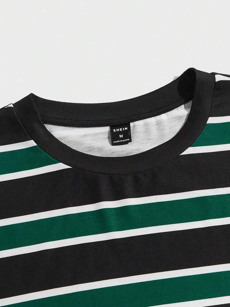 Manfinity BRENVOR Camiseta casual con hombros caídos y estampado de rayas para hombre - Verde Oscuro - Añade 3