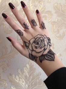 Pegatina de tatuaje floral de rosa con letras inglesas en los dedos, fresco y sencillo diseño para la parte trasera de la mano - Negro - Ver 1