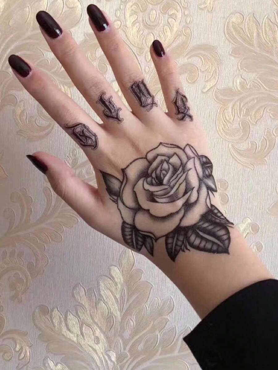 Pegatina de tatuaje floral de rosa con letras inglesas en los dedos, fresco y sencillo diseño para la parte trasera de la mano - Negro - Ver 1