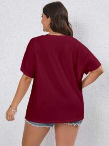 SHEIN LUNE Áo thun cổ chữ V xẻ gấu Plus Solid - Màu Đỏ Sâu - Xem 2